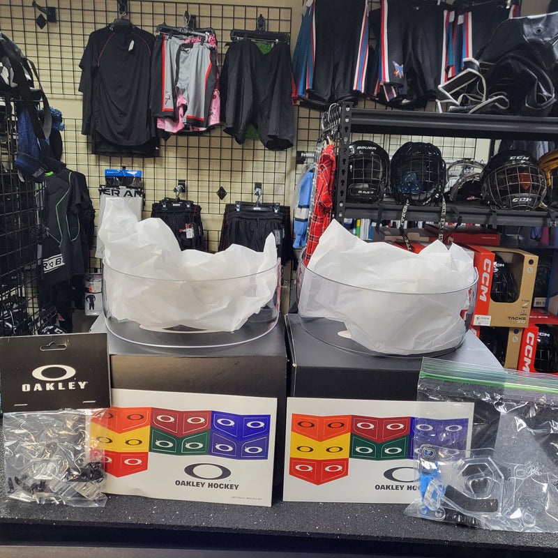 Load image into Gallery viewer, Slightly Used Oakley Hockey Visor Straight Small
