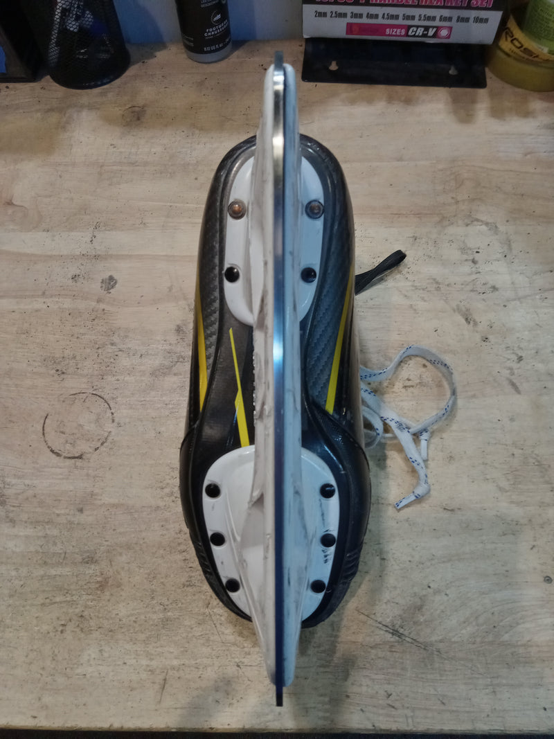 Load image into Gallery viewer, Used Bauer Supreme M5 Pro Int. 4.5 Fit 3 Hockey Skates
