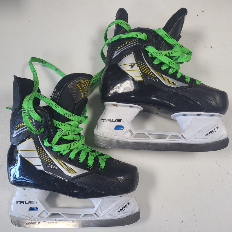 Load image into Gallery viewer, Used True Catalyst CAT5 Hockey Skates - Size: 3.5R
