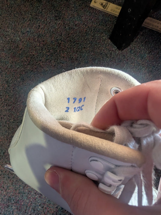 Used Jackson Artiste Size 2.5C Girls Figure Skates