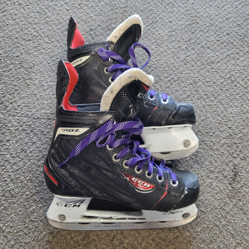 Load image into Gallery viewer, Used CCM RBZ 70 Hockey Skates Size 2.5

