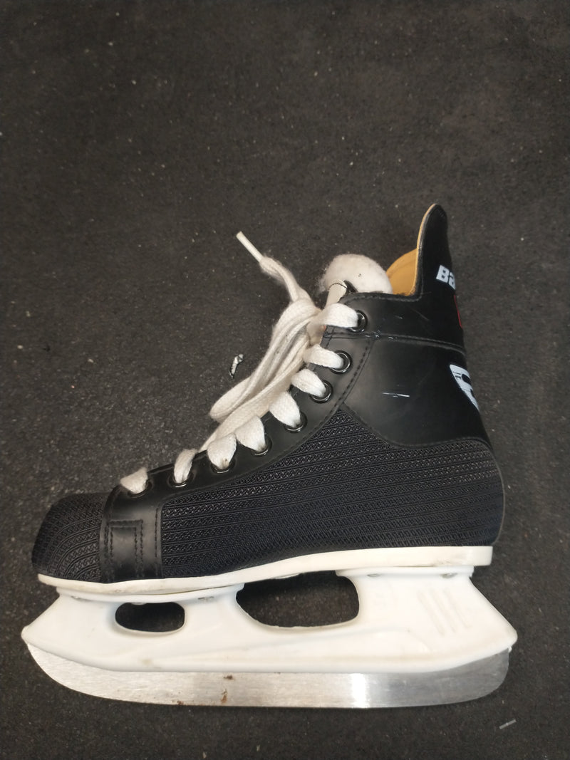 Load image into Gallery viewer, Slightly Used Bauer Lindros 88 Skates Youth
