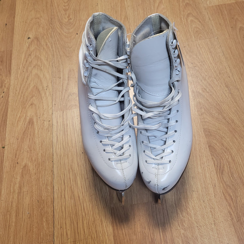 Load image into Gallery viewer, Used J Wilson Figure Skates Size 6
