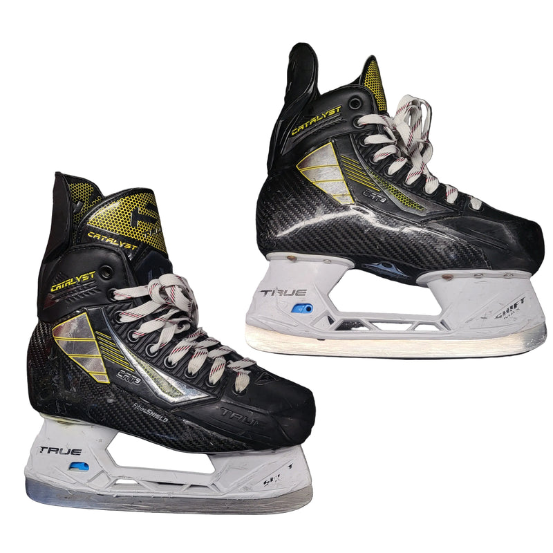 Load image into Gallery viewer, Used youth True catalyst cat9 hockey skates
