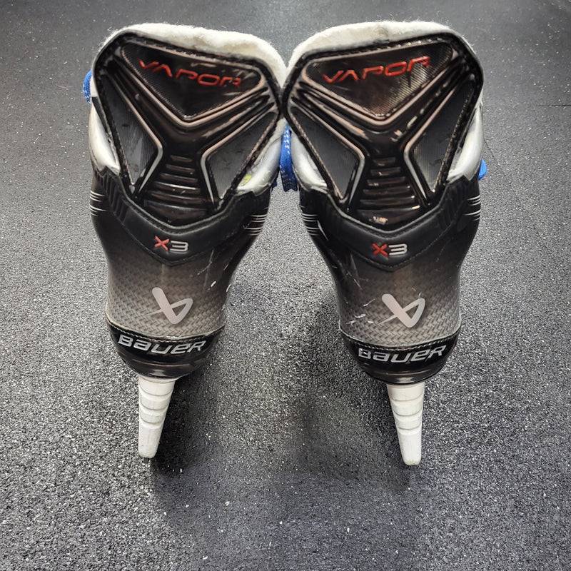 Load image into Gallery viewer, Used Bauer X3 Hockey Skates - Size 4
