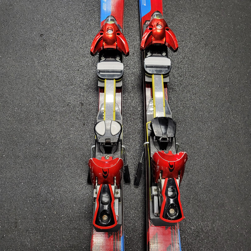 Load image into Gallery viewer, Lightly Used Salomon Equipe Skis With Saloman Bindings Size 155
