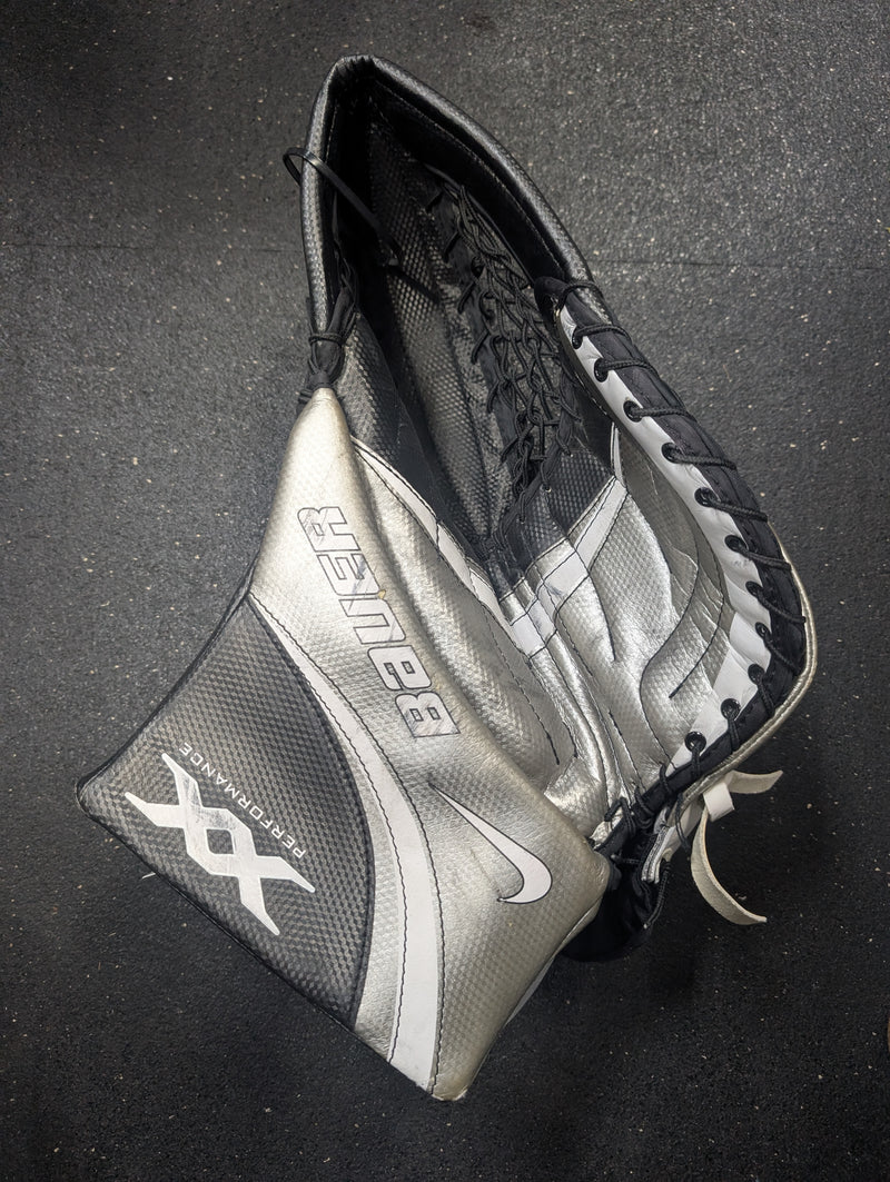 Load image into Gallery viewer, Used Nike Bauer XX Performance Goalie Glove
