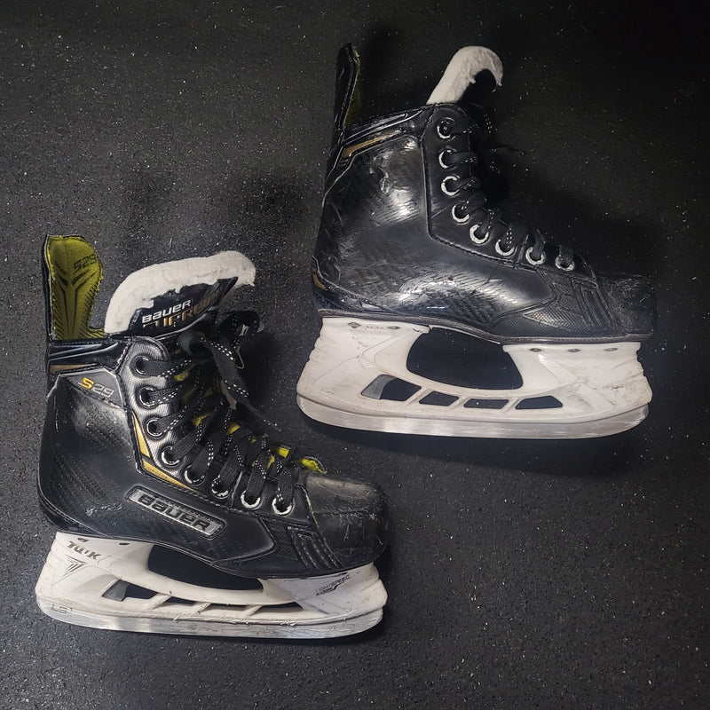 Load image into Gallery viewer, Used Bauer Supreme Skates S29 Size 2.5
