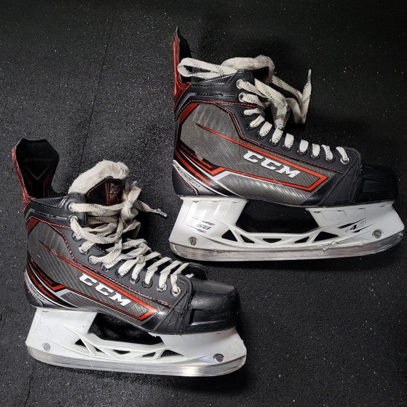 Load image into Gallery viewer, CCM Jetspeed Skates Size 9.5 D Used
