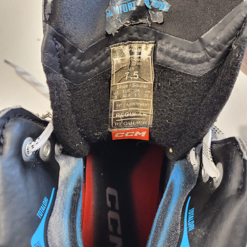 Load image into Gallery viewer, Used CCM FT690 Hockey Skates sr. 7.5
