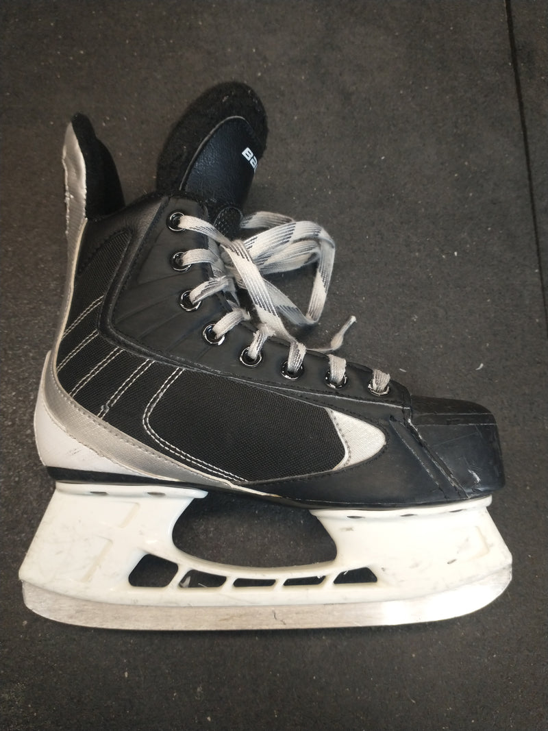 Load image into Gallery viewer, Used Bauer Flex lite 44 Size 2 Hockey Skates
