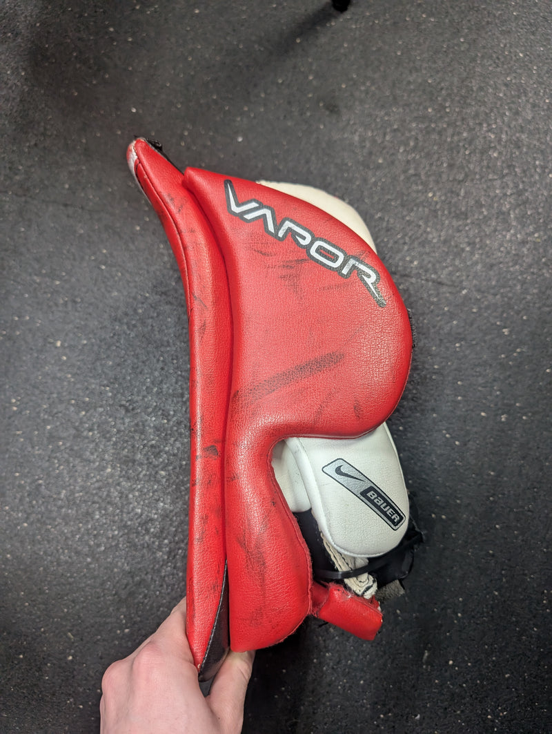 Load image into Gallery viewer, Used Nike Bauer Vapor XXX Junior Hockey Goalie Blocker
