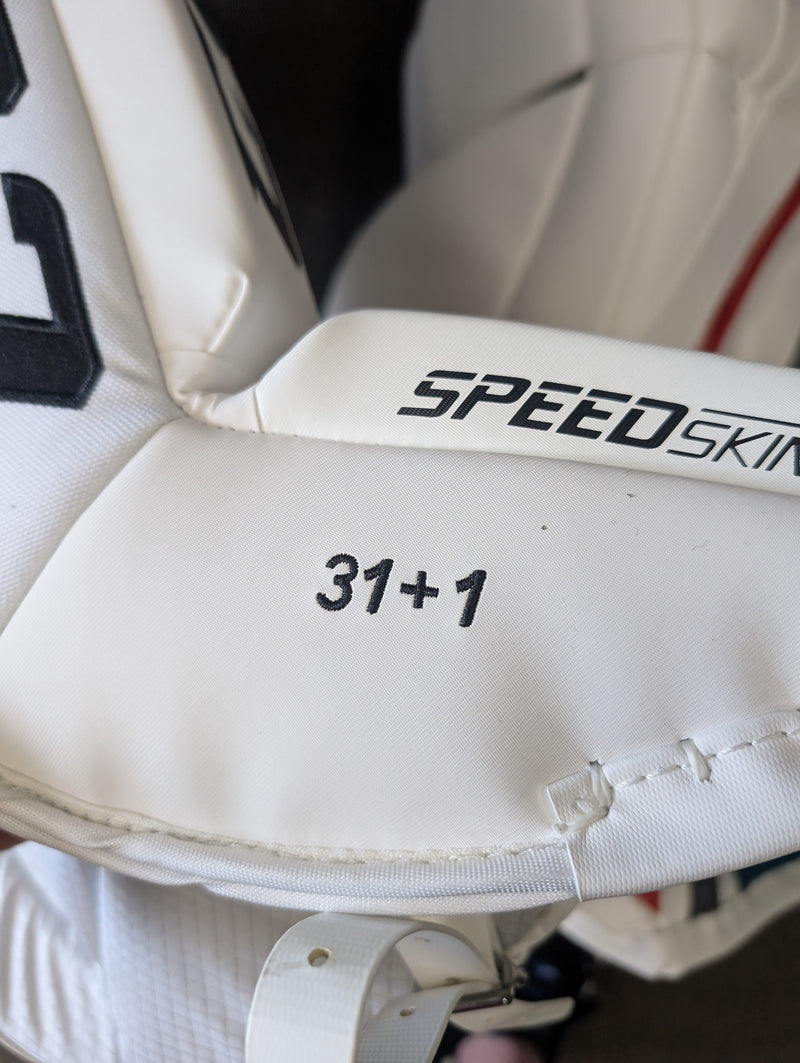 Load image into Gallery viewer, Slightly Used CCM E-Flex E3.9 Intermediate 31+1&quot; Hockey Goalie Leg Pads
