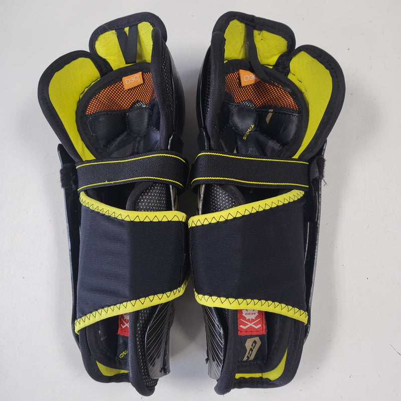 Load image into Gallery viewer, Used CCM Tacks AS-V Pro Shin Guards - Size: 9"
