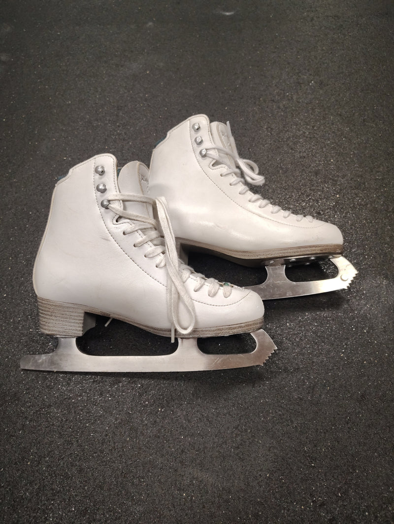 Load image into Gallery viewer, Used Riedell Emerald Size 5.5 Figure Skates
