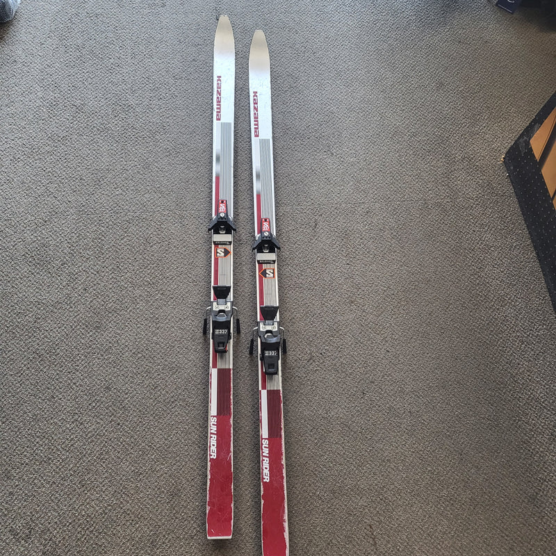 Load image into Gallery viewer, Used Kazama Sun Rider Skis With S337 Salomon Bindings
