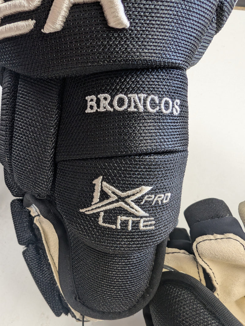 Load image into Gallery viewer, Used Western Michigan Bauer Vapor 1XPRO LITE Pro Stock Senior 15&quot; Hockey Gloves
