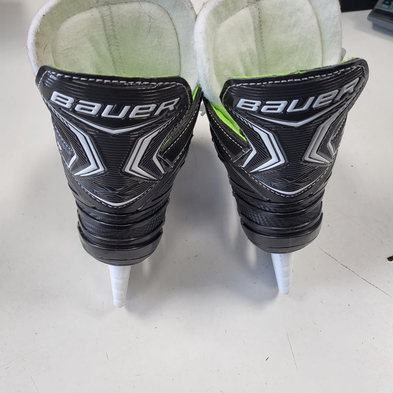 Load image into Gallery viewer, Used Bauer XL-S Junior Size 2 Hockey Skates
