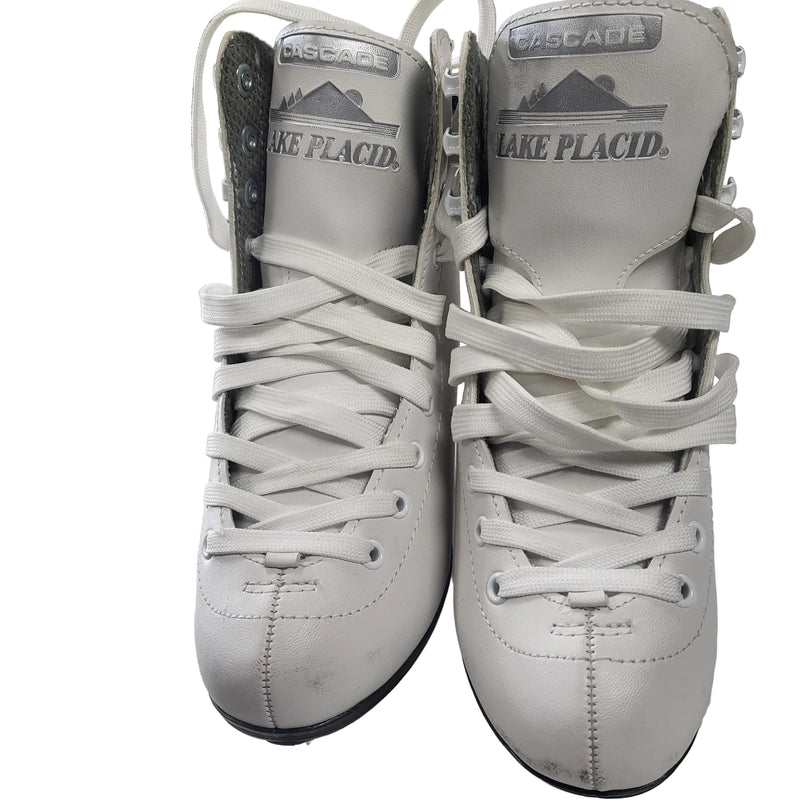 Load image into Gallery viewer, Lake Placid figure skates slightly used size 3
