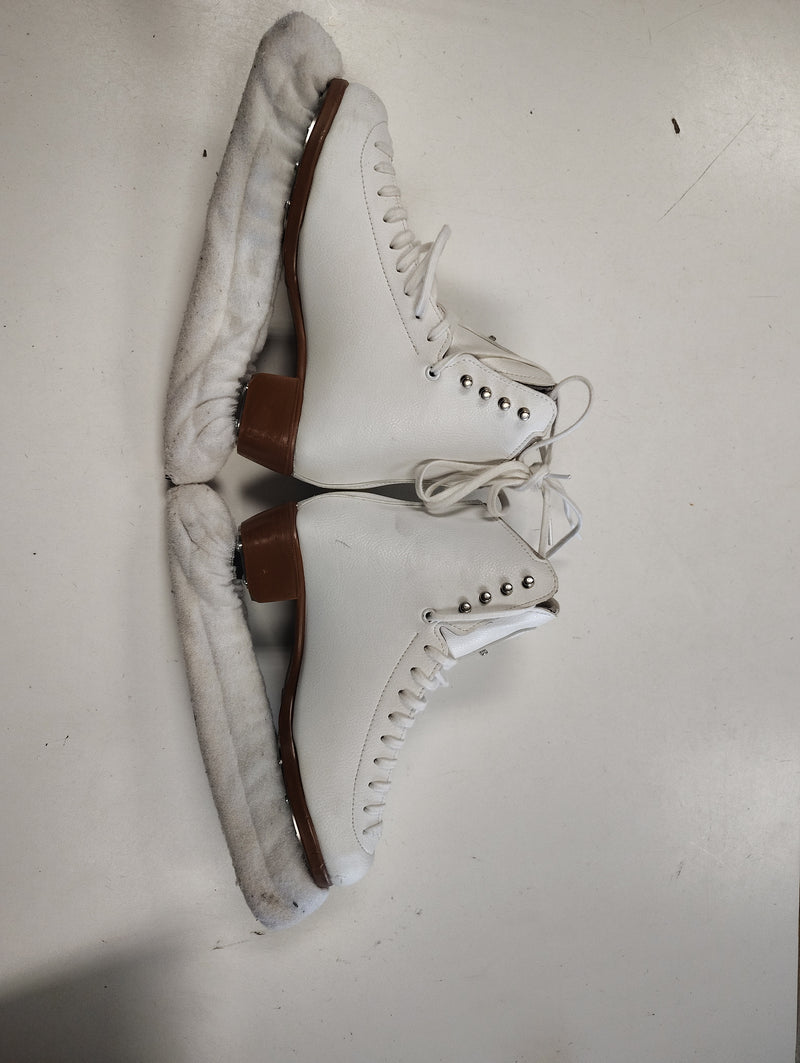 Load image into Gallery viewer, Slightly Used Riedell Motion Figure Skates Size 4
