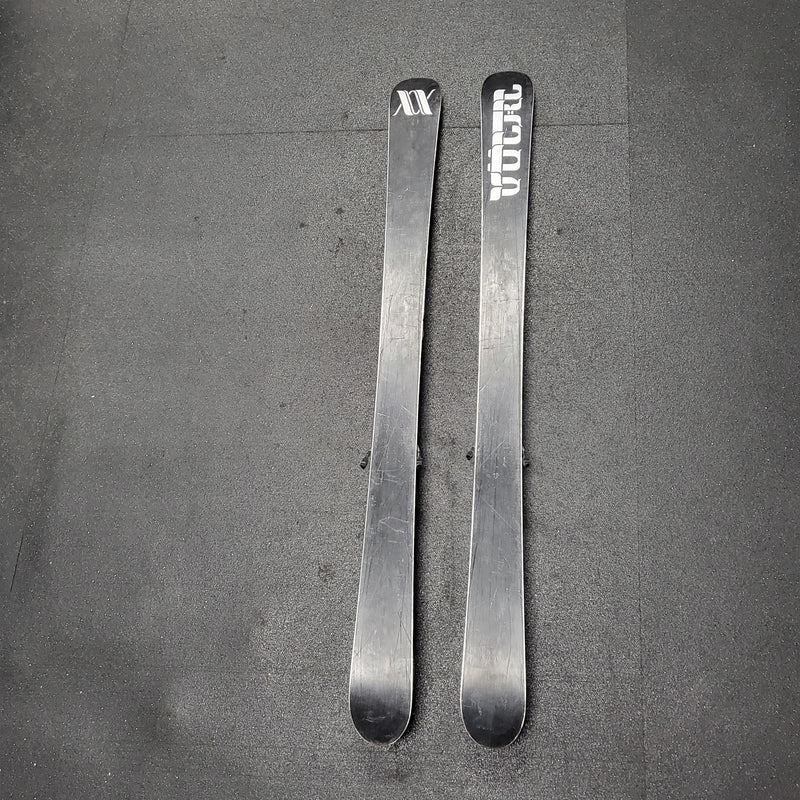 Load image into Gallery viewer, Used Volkl Gotama Skis 138cm (Marker Bindings)
