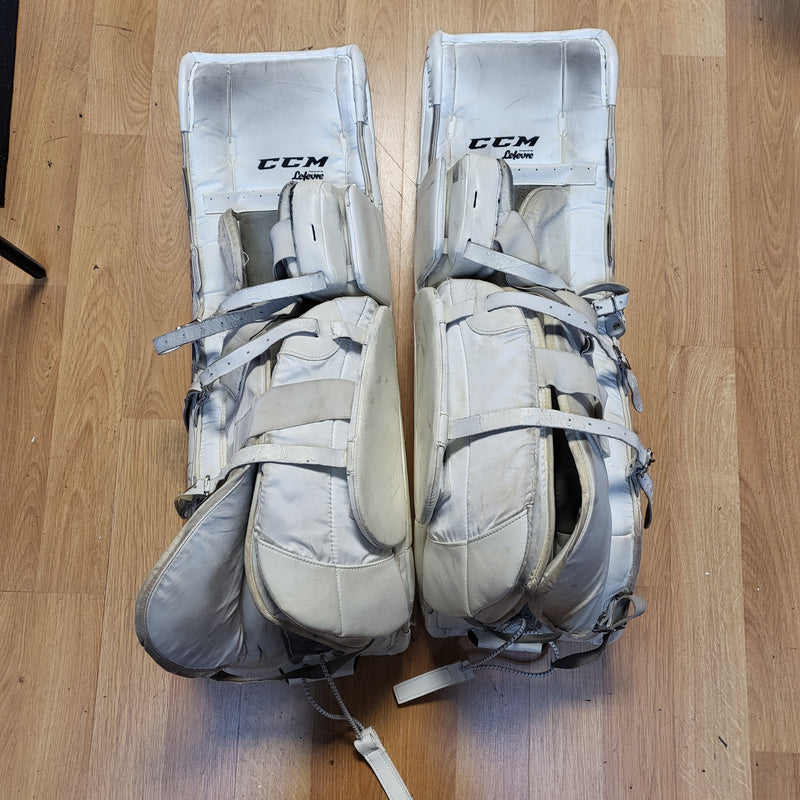 Load image into Gallery viewer, Used CCM Extreme Flex 500 35+2&quot; Goalie Leg Pads
