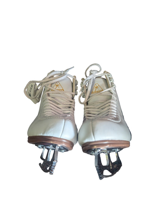 Used Jackson Artiste Size 2.5C Girls Figure Skates