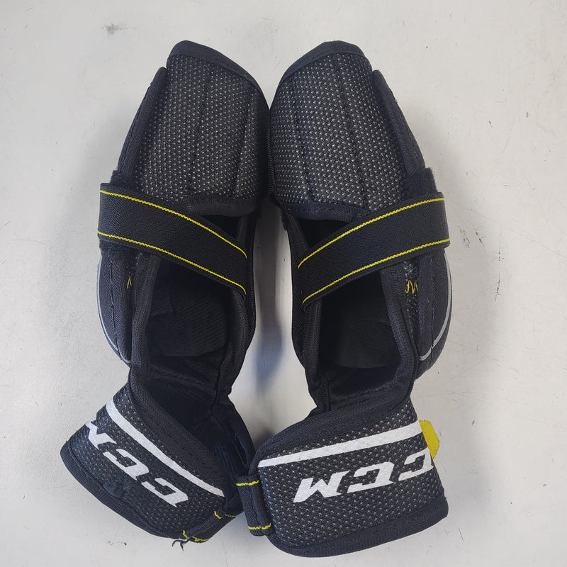 Load image into Gallery viewer, Used CCM Tacks 9550 Elbow Pads- Size: JR. Small
