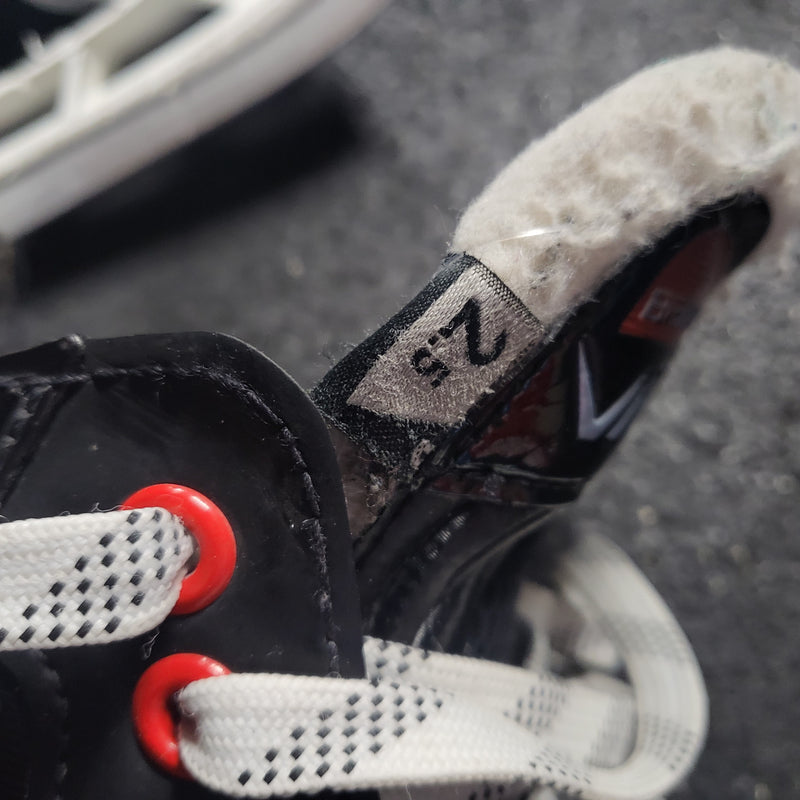 Load image into Gallery viewer, Used Bauer Vapor X3.5 Hockey Skates Size 2.5
