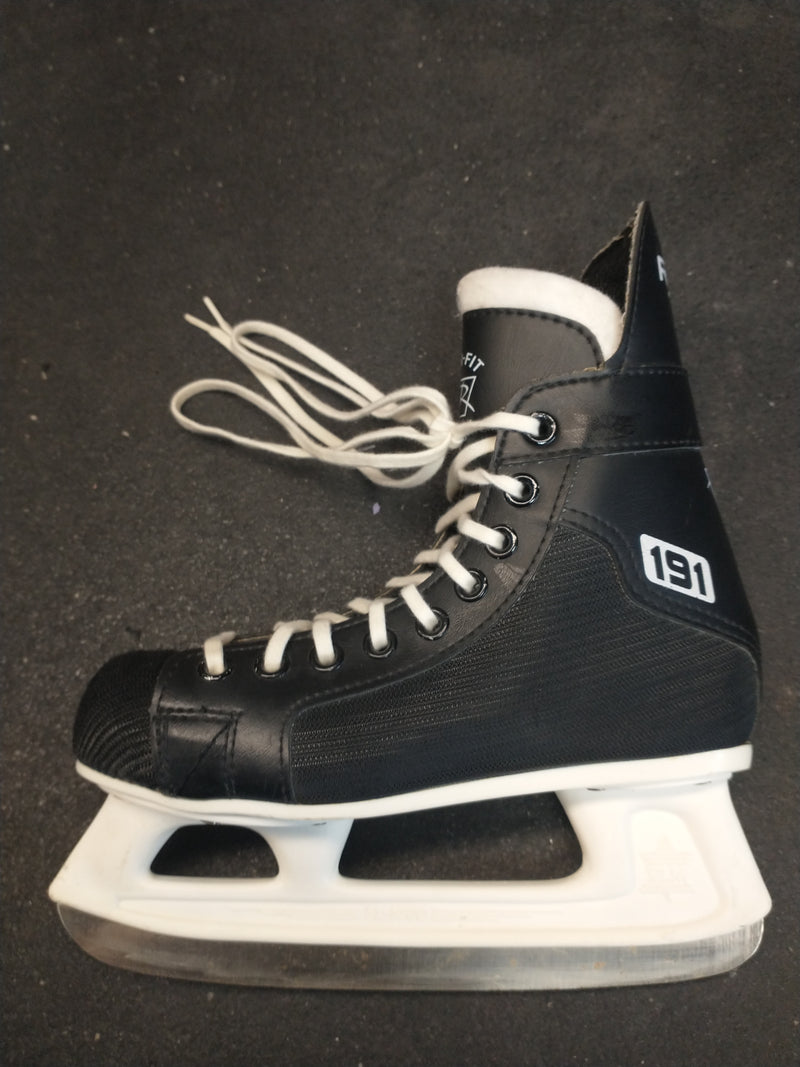 Load image into Gallery viewer, Used Riedell 191 Skates Size 3
