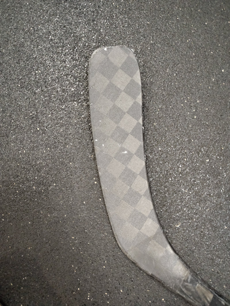 Load image into Gallery viewer, Used Bauer Hyp2rlite Right Handed Hockey Stick Broken Toe
