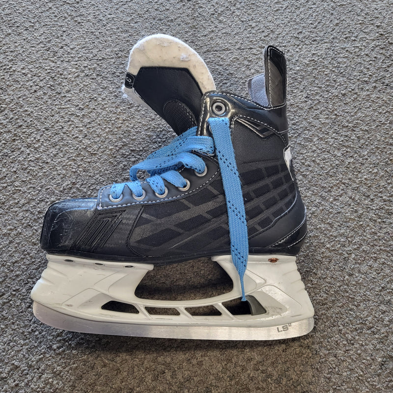Load image into Gallery viewer, Used Bauer Nexus 88 Hockey Skates Size 3

