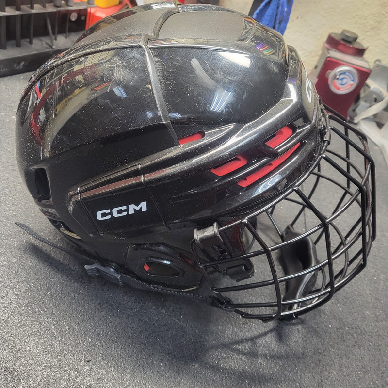 Load image into Gallery viewer, Used CCM Tacks 70 Hockey Helmet Combo Large
