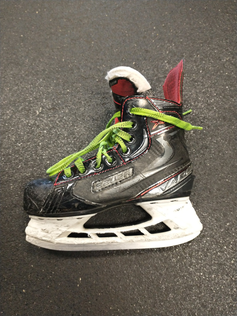 Load image into Gallery viewer, Used Bauer Vapor X2.7 Hockey Skates YTH 13.5
