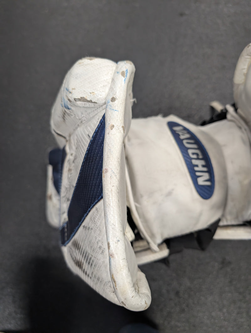 Load image into Gallery viewer, Used Vaughn Epic 8400 27&quot;+1&quot; Hockey Goalie Leg Pads
