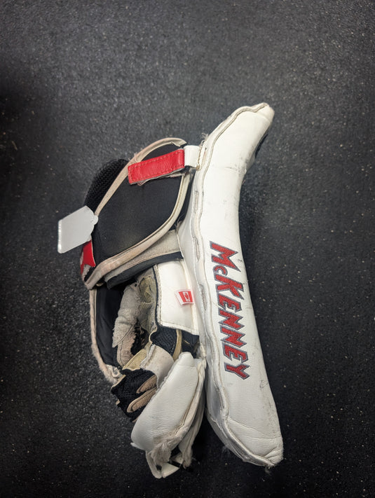 Used McKenney pro spec 870 goalie blocker REG