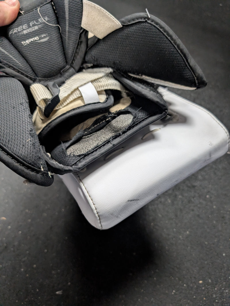 Load image into Gallery viewer, Used Bauer Supreme S29 Senior Goalie Glove
