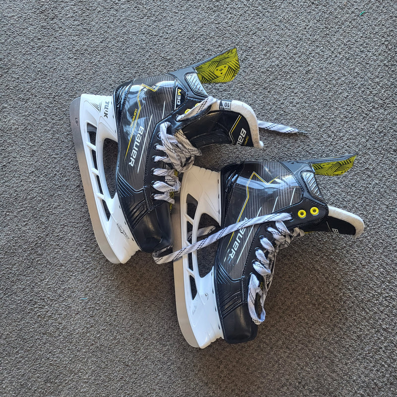 Load image into Gallery viewer, Slightly Used Bauer Supreme M30 Size (10/EE) Hockey Skates
