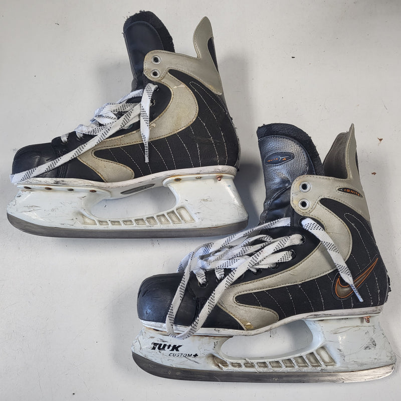 Load image into Gallery viewer, Used Nike Ignite 4 Hockey Skates - Size: 9
