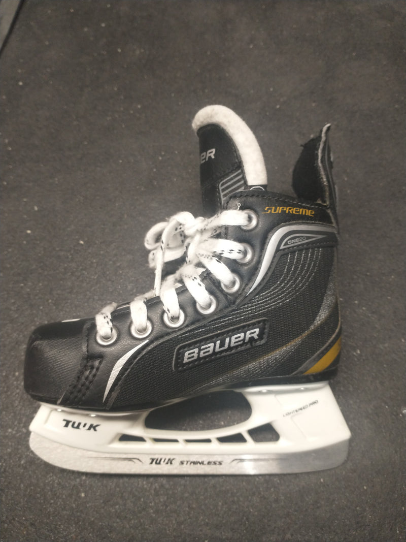 Load image into Gallery viewer, Used Bauer Supreme Hockey Skates Youth 11
