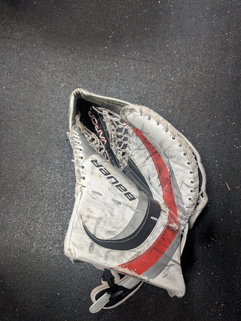 Load image into Gallery viewer, Used Bauer Vapor X:40 Junior Hockey Goalie Glove
