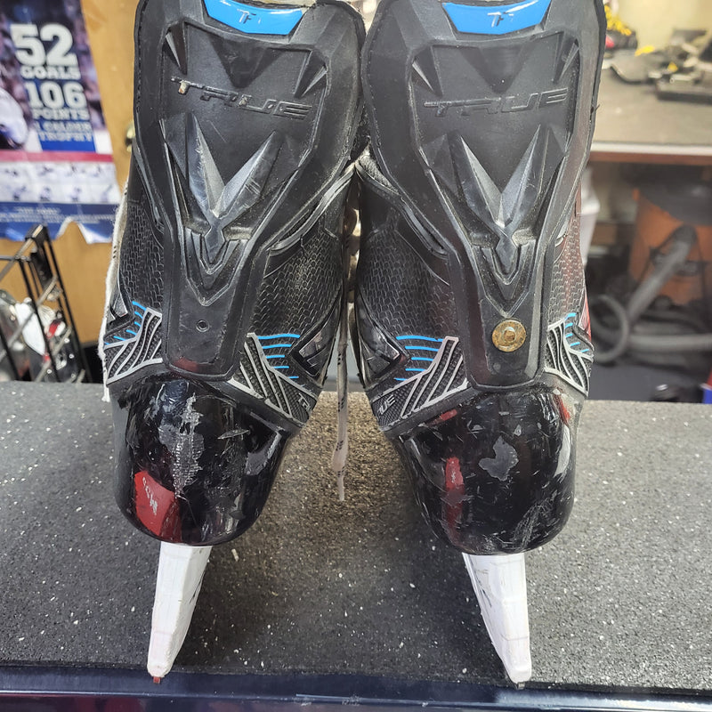 Load image into Gallery viewer, Used True TF7 Hockey Skates Size 6R

