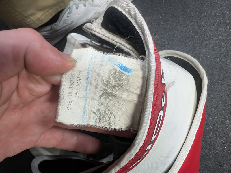 Load image into Gallery viewer, Used Bauer Vapor X:40 Junior Hockey Goalie Glove
