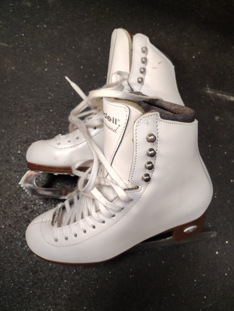 Load image into Gallery viewer, Used Riedell 133 Diamond Figure Skates Size 4
