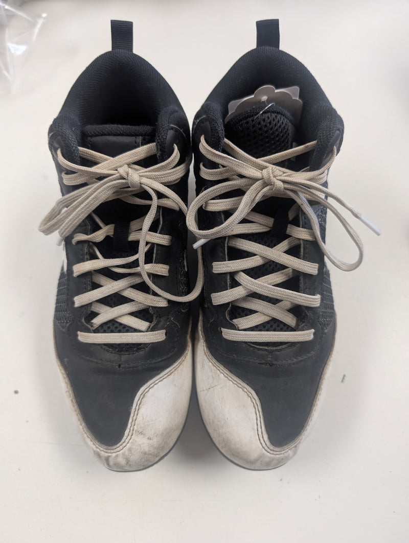 Load image into Gallery viewer, Used Under Armour Size 3Y Baseball Cleats
