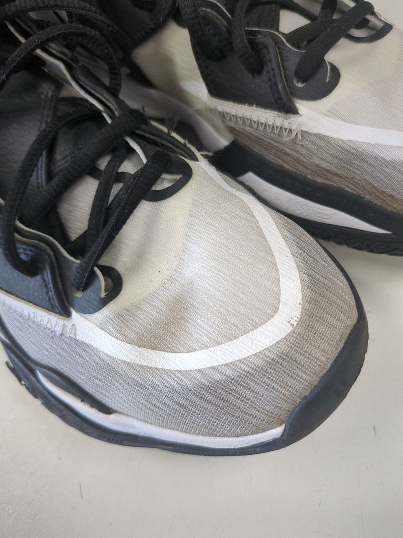Load image into Gallery viewer, Used Nike Kyrie Infinity TB White Black Mens Size 9 Court / Basketball Shoe

