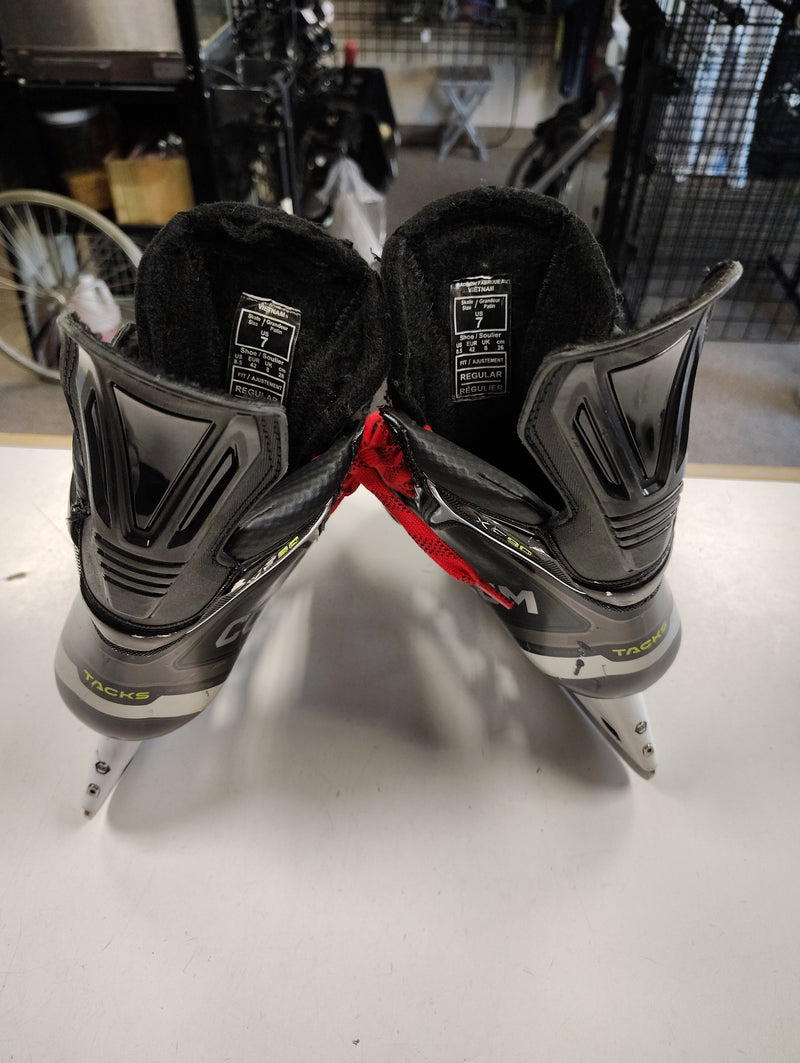 Load image into Gallery viewer, Used CCM Tacks XF90 Senior Size 7 Hockey Skates
