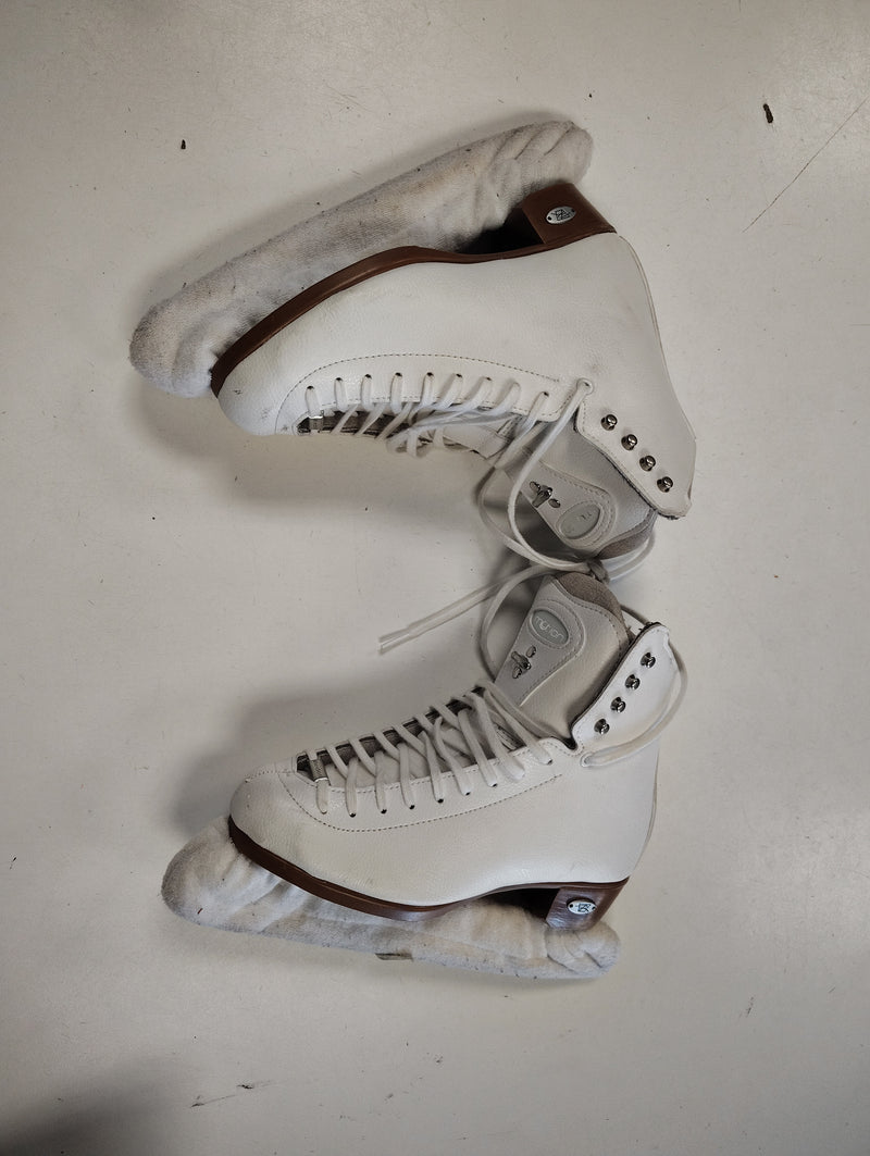 Load image into Gallery viewer, Slightly Used Riedell Motion Figure Skates Size 4
