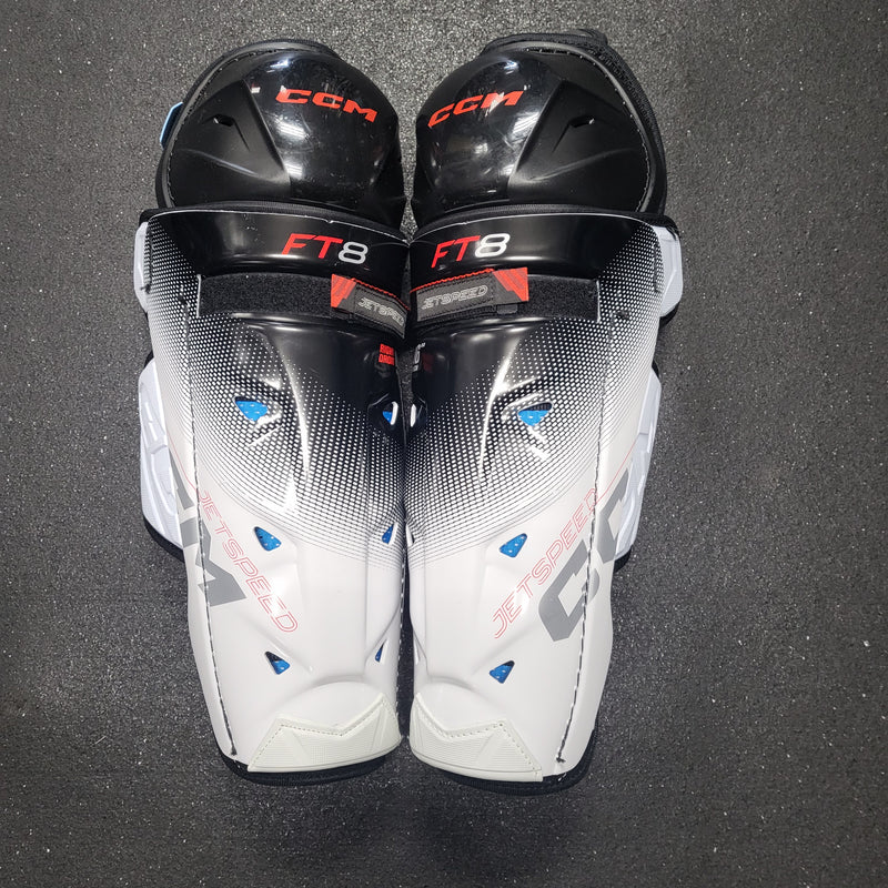 Load image into Gallery viewer, Slightly Used CCM Jetspeed FT8 Shin Guards 16"
