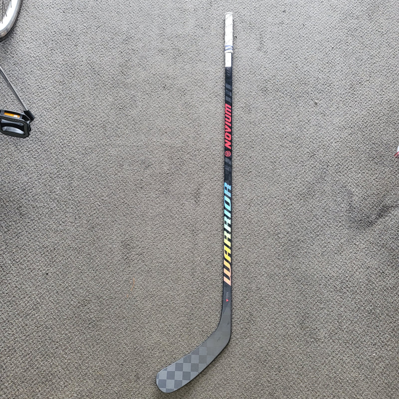 Load image into Gallery viewer, Lightly Used Warrior Novium Pro 40 Flex W03 RH Hockey Stick
